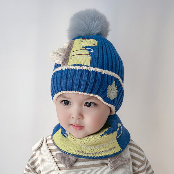 Gyermek kötött szett hímzéssel - sapka és sál