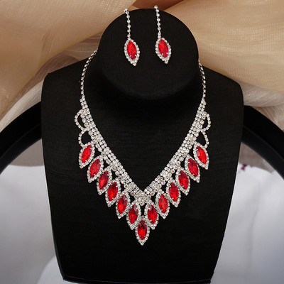 Női ékszer szett fülbevaló és nyaklánc kövekkel