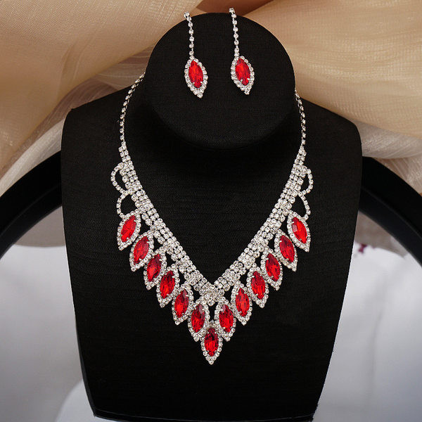 Női ékszer szett fülbevaló és nyaklánc kövekkel