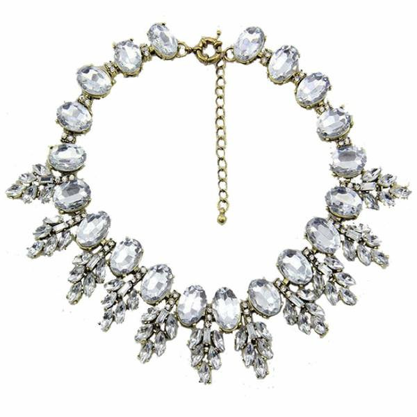 Elegants sieviešu auskaru un kaklarotas komplekts ar dekoratīviem akmeņiem