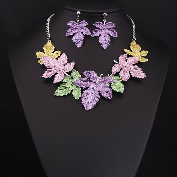 Sieviešu ikdienas auskaru un kaklarotu rotaslietu komplekts