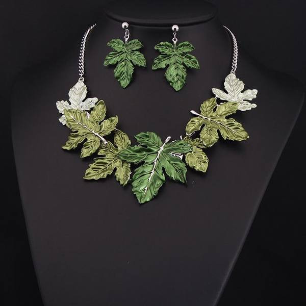 Sieviešu ikdienas auskaru un kaklarotu rotaslietu komplekts