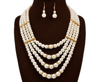 Stilīgs rotu komplekts - kaklarota ar auskariem