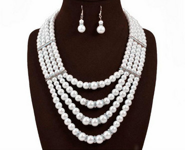 Stilīgs rotu komplekts - kaklarota ar auskariem