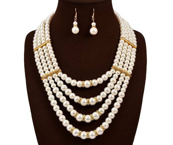 Stilīgs rotu komplekts - kaklarota ar auskariem