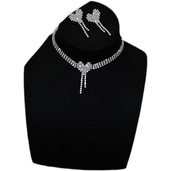 Sieviešu auskaru un kaklarotas komplekts ar akmeņiem