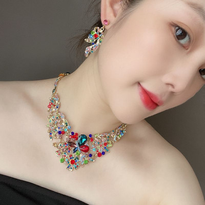 Ženska svečana ogrlica i set naušnica s kamenjem