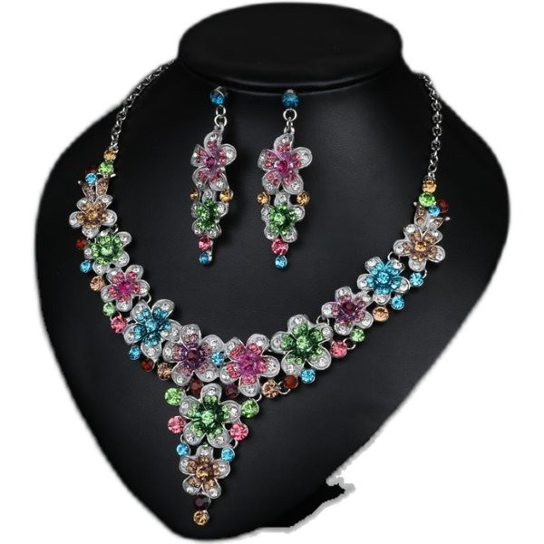 Jauna modeļa sieviešu komplekts ar krāsainiem akmeņiem - kaklarota un auskari