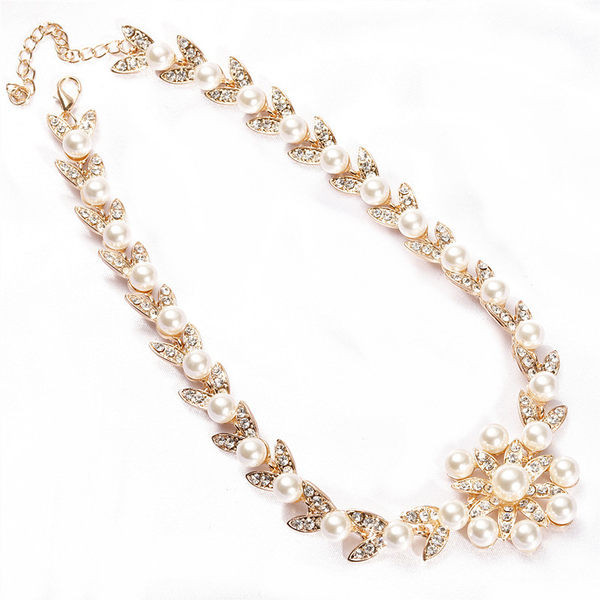 Ženski set s ukrasnim perlicama