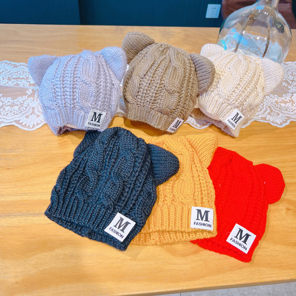 Детска плетена шапка 