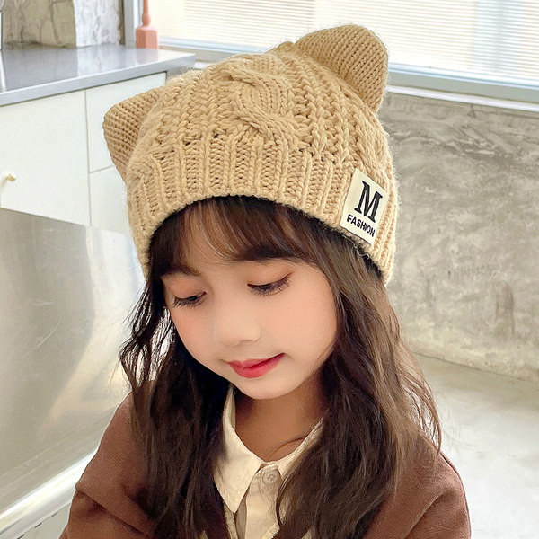 Детска плетена шапка 