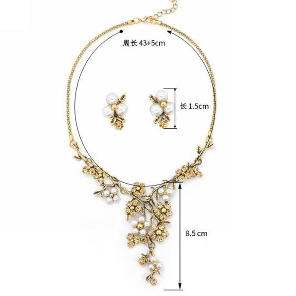 Sieviešu elegants komplekts ar ziedu motīviem