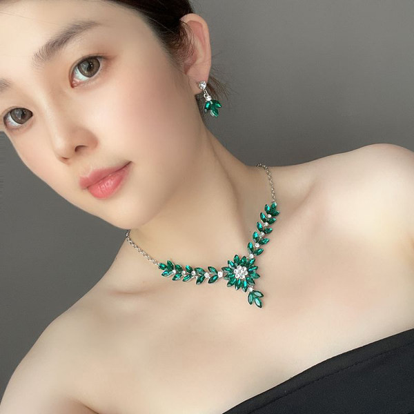 Finom női ékszer készlet