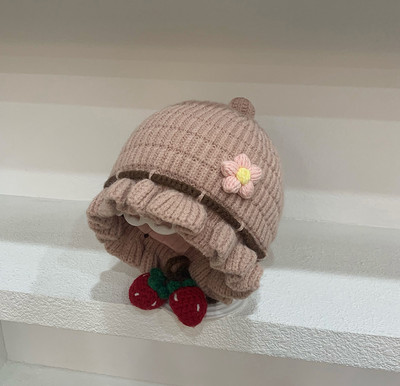 Gyerek téli sapka alkalmi virágmintával