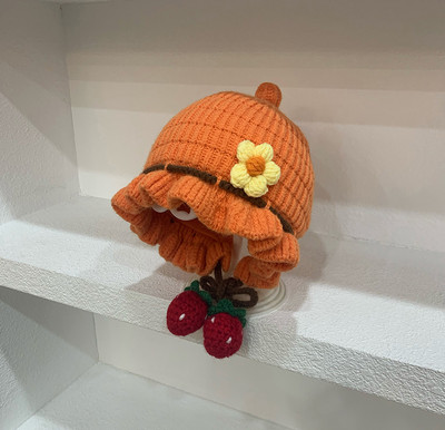 Gyerek téli sapka alkalmi virágmintával