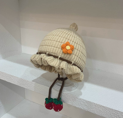 Gyerek téli sapka alkalmi virágmintával