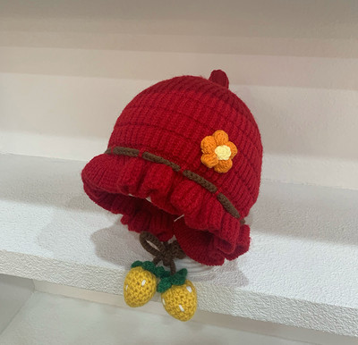 Gyerek téli sapka alkalmi virágmintával