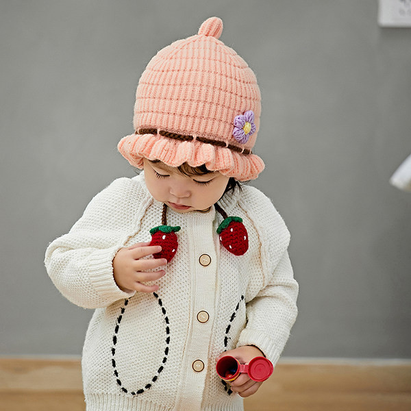 Gyerek téli sapka alkalmi virágmintával