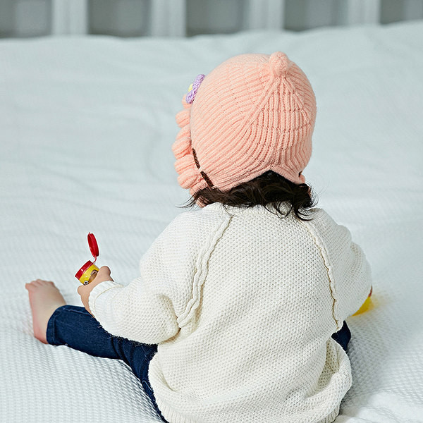 Gyerek téli sapka alkalmi virágmintával