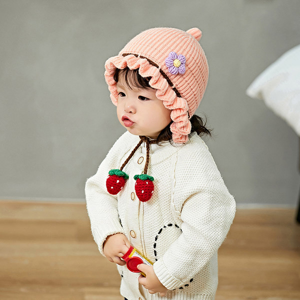 Gyerek téli sapka alkalmi virágmintával