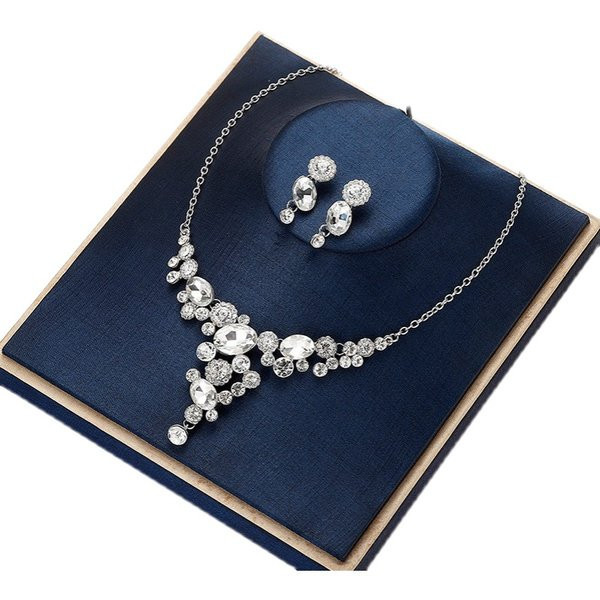 Elegants sieviešu auskaru un kaklarotas komplekts ar vairākiem modeļiem ar pērlēm un akmeņiem