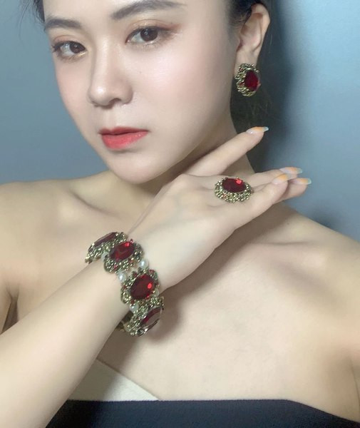 Női elegáns háromrészes szett