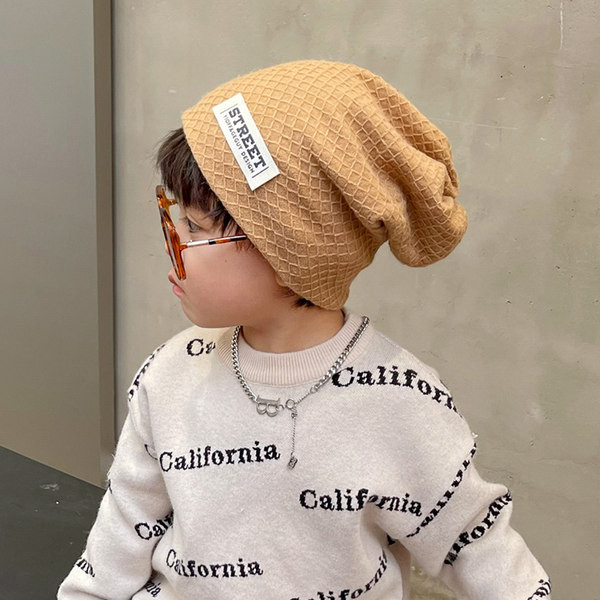 Gyerek sapka különböző színű nyomattal