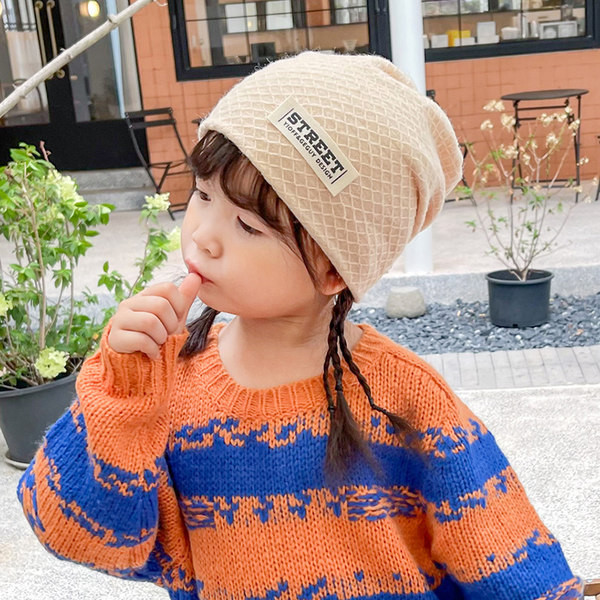 Gyerek sapka különböző színű nyomattal