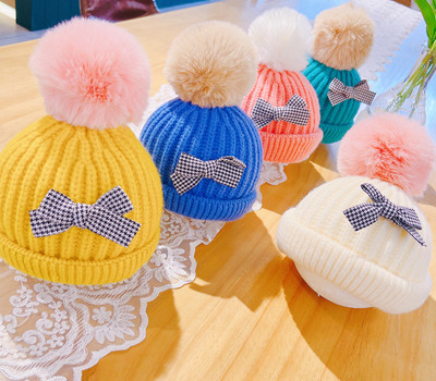 Плетена детска шапка с панделка за момичета