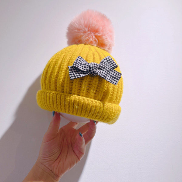 Adīta bērnu cepure ar lentīti meitenēm