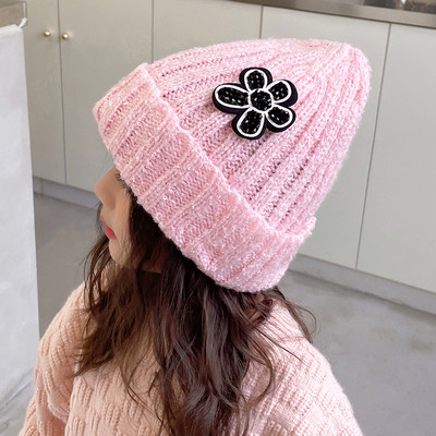 Плетена шапка с 3D елемент цвете подходяща за момичета