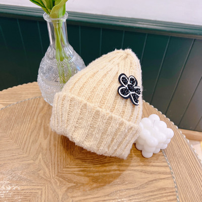 Kötött sapka 3D virág elemmel lányoknak