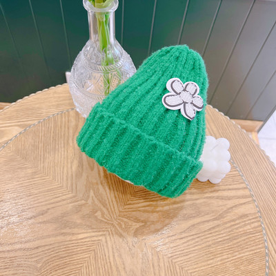 Kötött sapka 3D virág elemmel lányoknak