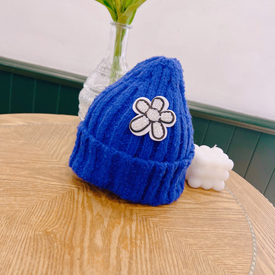 Kötött sapka 3D virág elemmel lányoknak