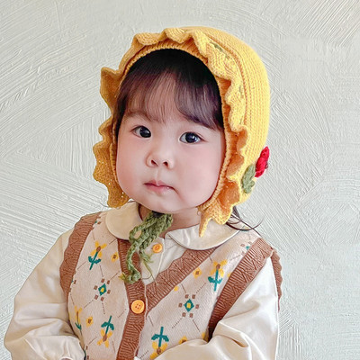 Bērnu cepure meitenei ar ziedu motīviem