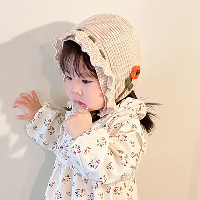 Bērnu cepure meitenei ar ziedu motīviem