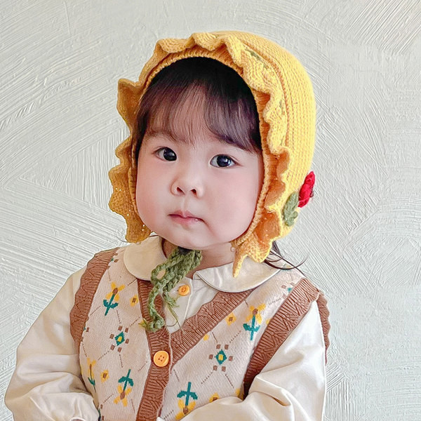 Bērnu cepure meitenei ar ziedu motīviem