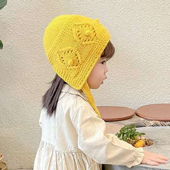 Плетена шапка с връзки за момичета