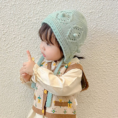 Kötött sapka fűzős lányoknak