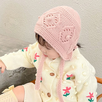 Kötött sapka fűzős lányoknak