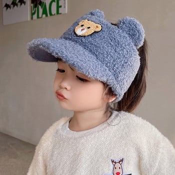 Пухена детска шапка с козирка