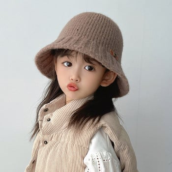 Модерна детска шапка с емблема за момичета