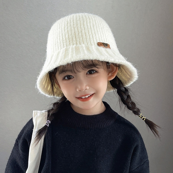 Modna dječja kapa s logom za djevojčice