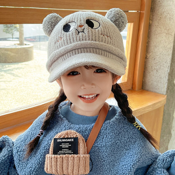 Gyerek barett típusú kalap lányoknak animációval