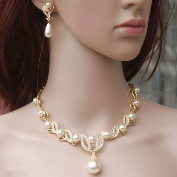 Ženski komplet - sa biserima