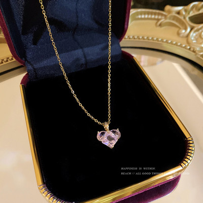 Elegáns női szett kövekkel díszített nyakláncból, gyűrűből és fülbevalóból