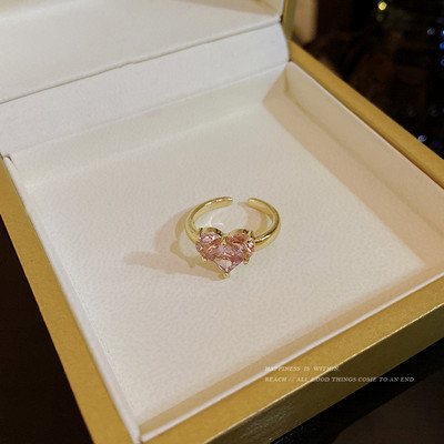 Elegáns női szett kövekkel díszített nyakláncból, gyűrűből és fülbevalóból