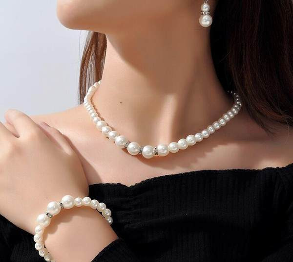 Sieviešu formāla pērļu kaklarota, rokassprādze un auskaru komplekts