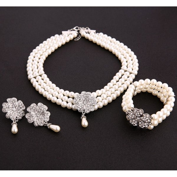 Κομψό σετ κοσμημάτων με πέρλες και πέτρες
