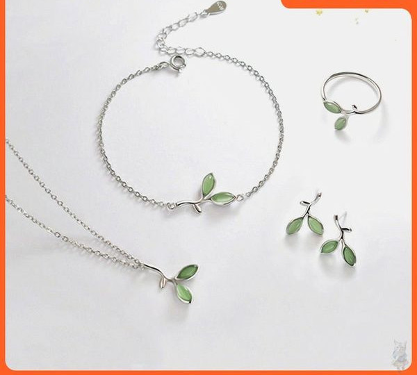 Ikdienas sieviešu komplekts ar kaklarotu, auskariem, rokassprādzi un gredzenu ar akmeņiem